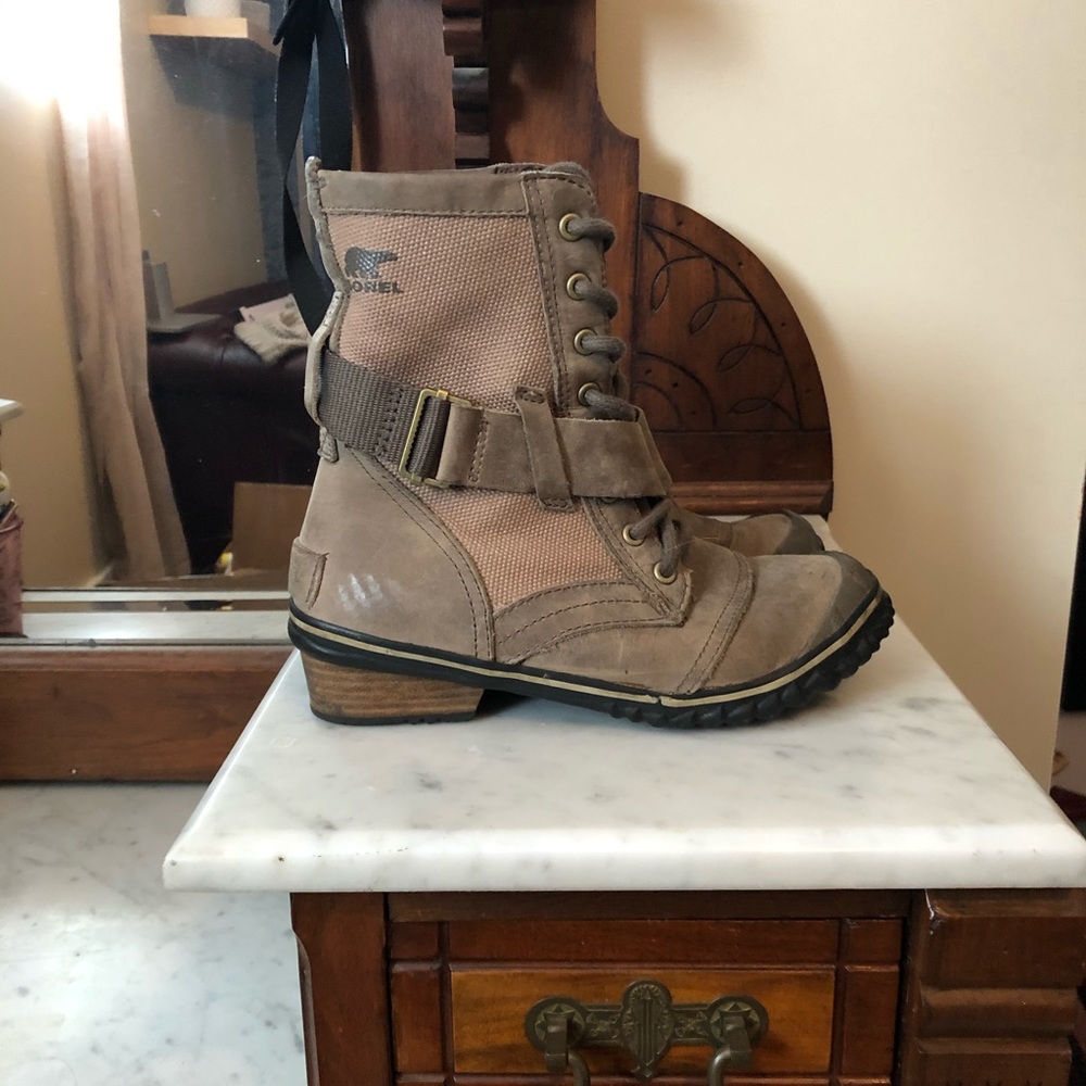 Adorable Sorel Combat boots